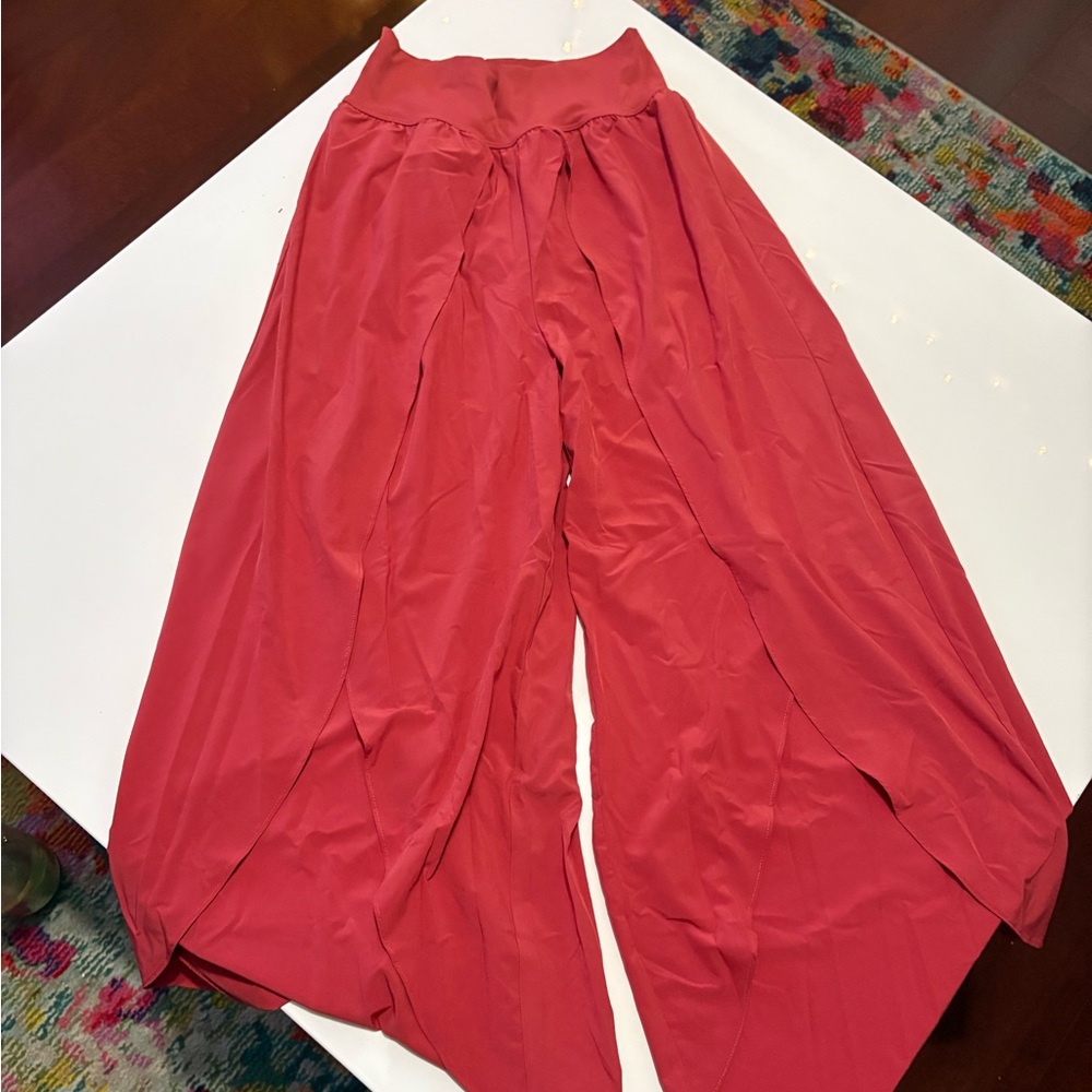 Halara coral cropped pants